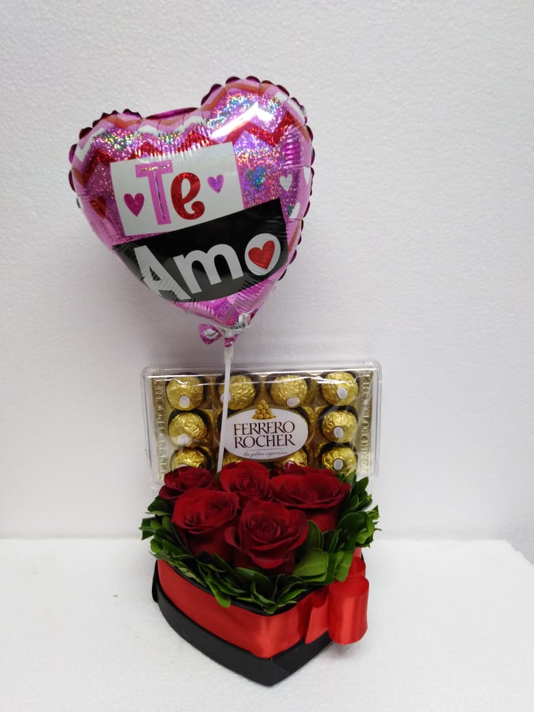 Caja corazn con 6 Rosas ms Bombones Ferrero Rocher de 150 Grs y Globito 